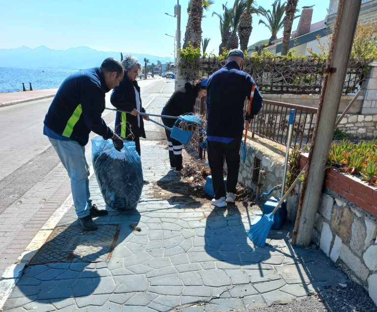 URLA SOKAKLARINDA BAYRAM TEMİZLİĞİ