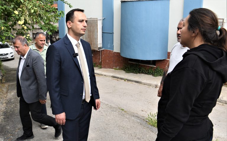 Bornova Belediye Başkanı Ömer Eşki, seçim sonrası mahallelere gerçekleştirdiği teşekkür gezilerine eski köy yerleşimi olan Kavaklıdere ile devam etti