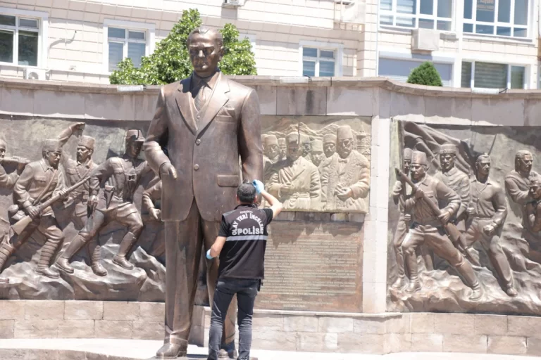 atatürk heykeli