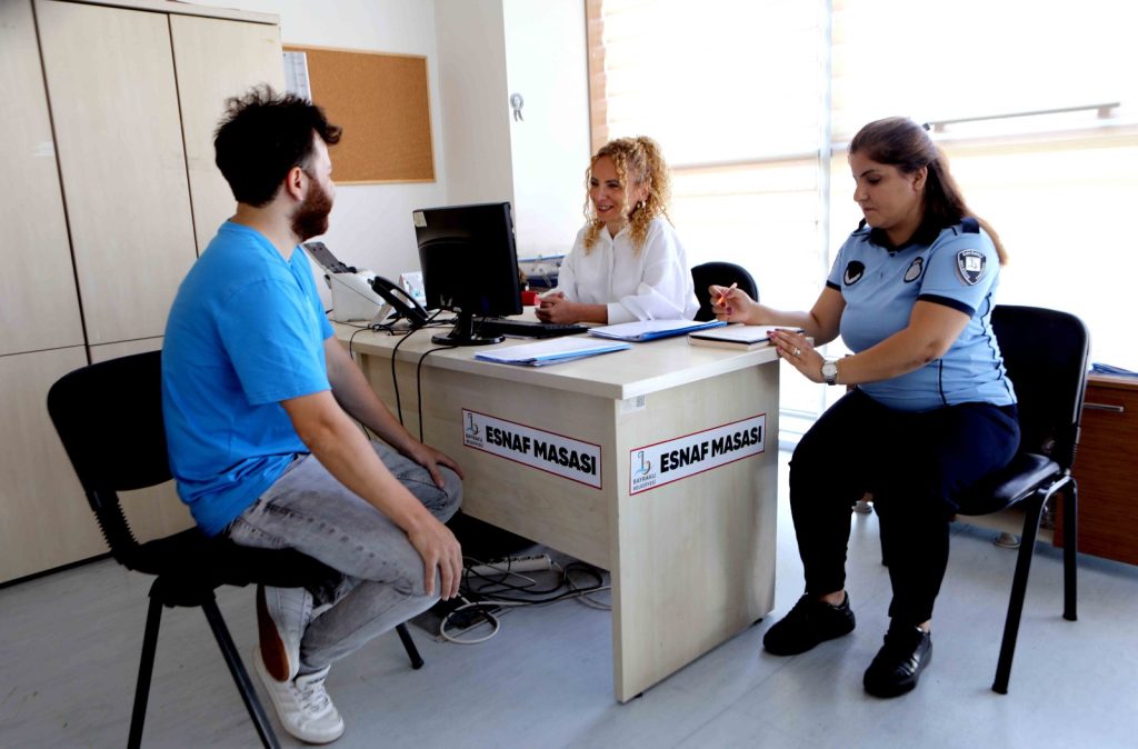 Bayraklı Belediyesinde esnaf masası kuruldu (4)