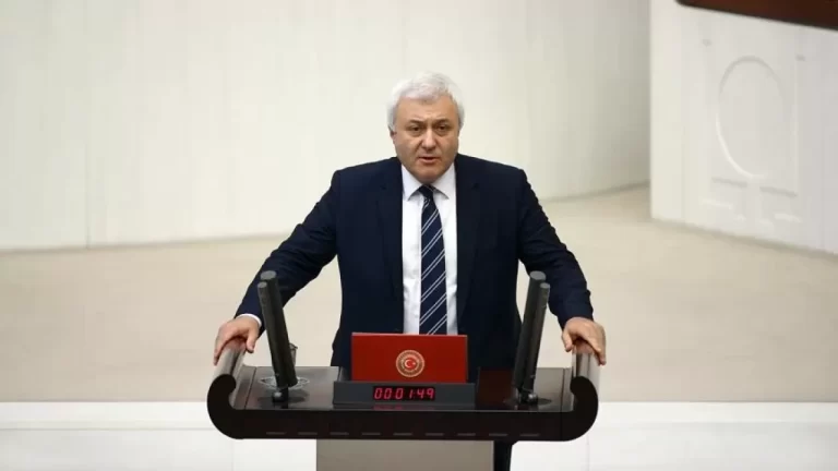 tuncay özkan