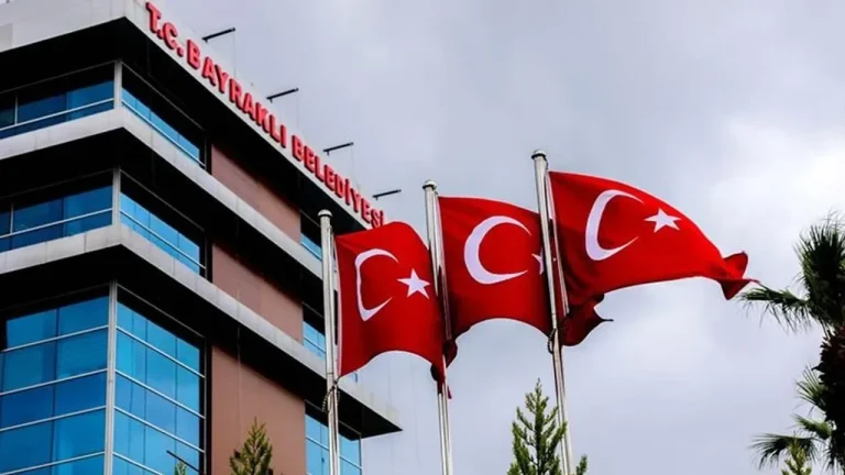 Bayraklı’da rüşvet iddiası: Belediye personeli görevden alındı