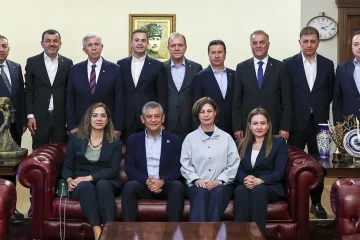 chpli-buyuksehir-belediye-baskanlarindan-ozgur-ozele-destek-lqh6
