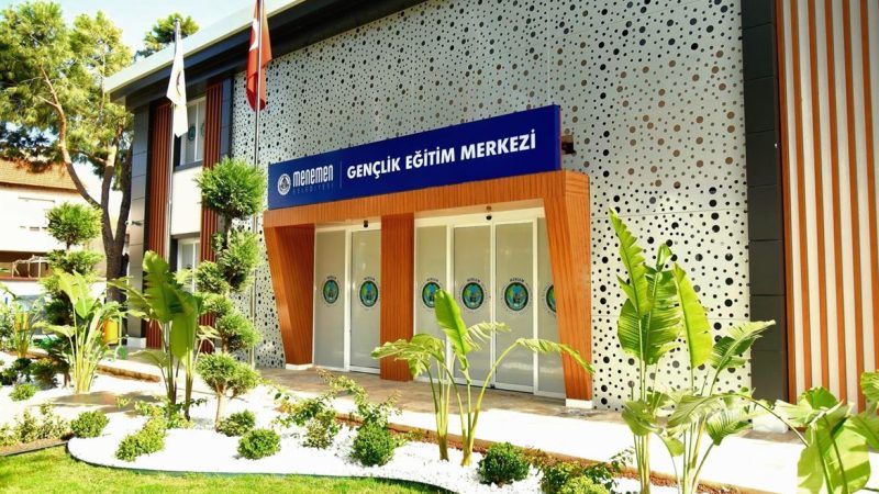 Menemen, eğitim yatırımlarıyla örnek gösteriliyor