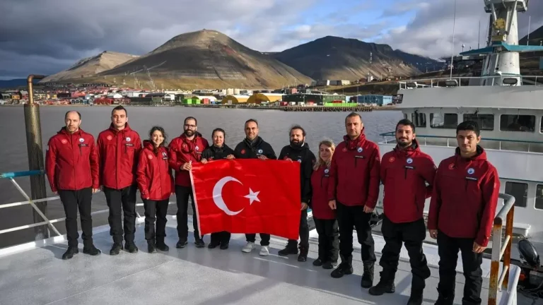 Bakan Kacır: Kutuplardaki Türk Bilim Çalışmaları Güçleniyor, Antarktika’ya Kalıcı Üs Geliyor