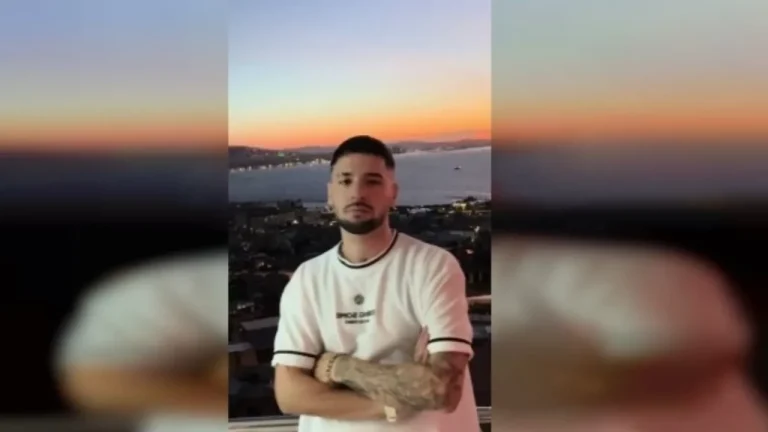 Çeşme’de şok olay: Ünlü rapçi Uzay’a sahnede gözaltı