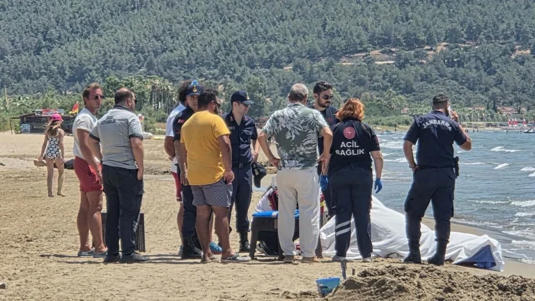İzmir’de Sahilde Kimliği Belirsiz Erkek Cesedi Bulundu