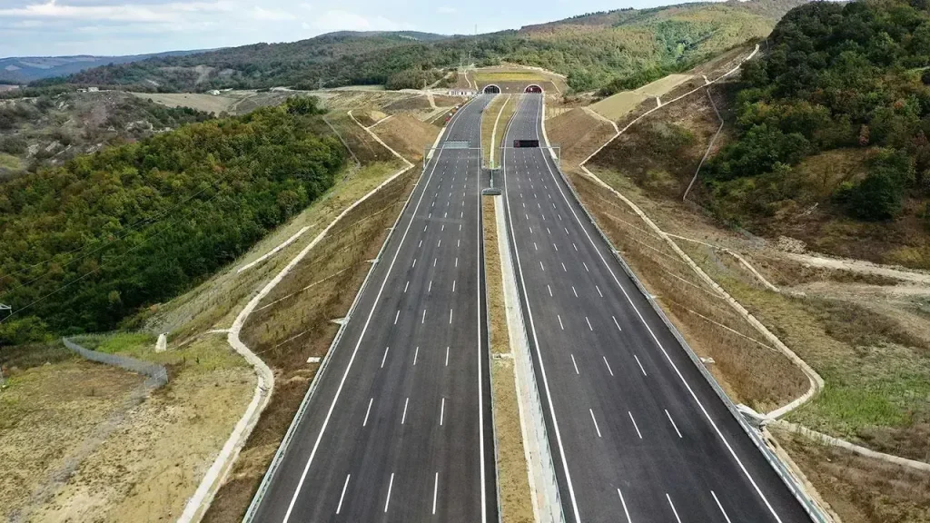 aydin-izmir-yolunu-kullanacaklar-dikkat-guzergah-5-saat-trafige-kapatilacak