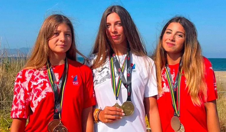 Dünya Şampiyonası’nda İzmir damgası: Genç sörfçülerden iki altın, bir bronz madalya