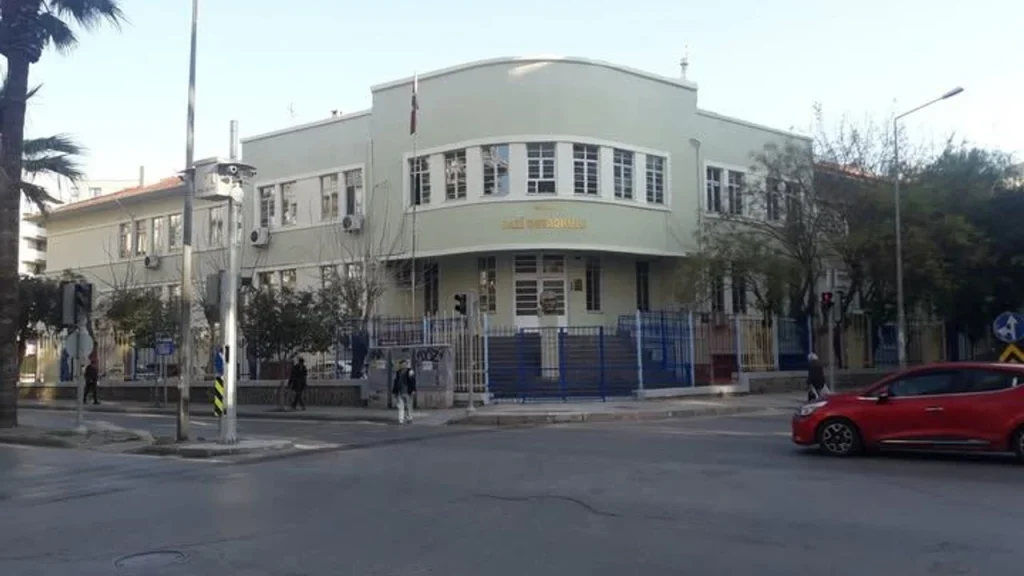 Alsancak’ta Okul Krizi Büyüyor: 3 Okul Aynı Binada Eğitim Görecek
