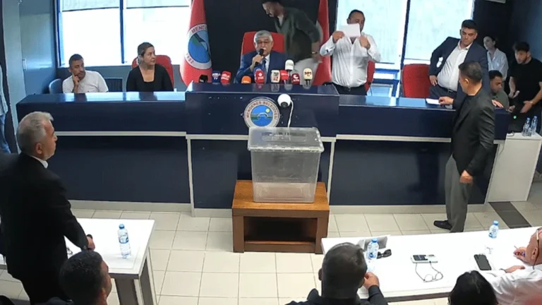 Menderes’te Gözler Sandıkta