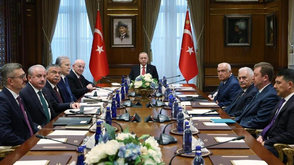 Cumhurbaşkanı Erdoğan başkanlığında kritik toplantı! YİK Külliye’de toplandı